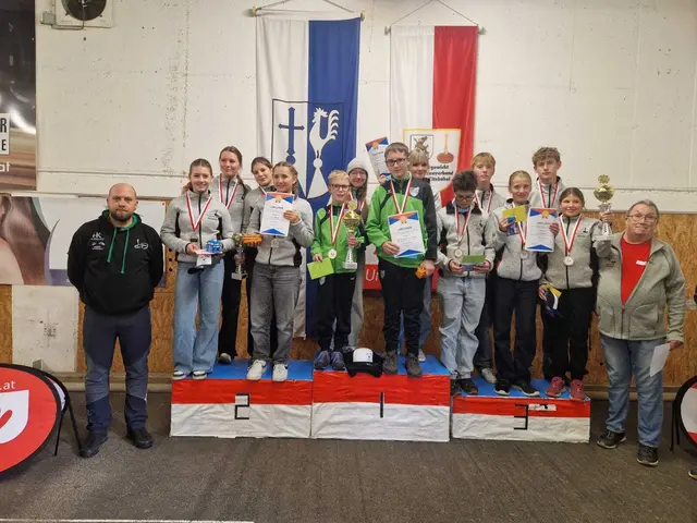 Die Stockerlplatzierten; 2. EV E Waidring I,  1. Spg SSC Aldrans / EV E Waidring, 3 EV E Waidring II, mit den Organisatoren Michael Novák und Andi Aberger | Foto: Michaela Hanser, Roland Hanser, Michael Novák