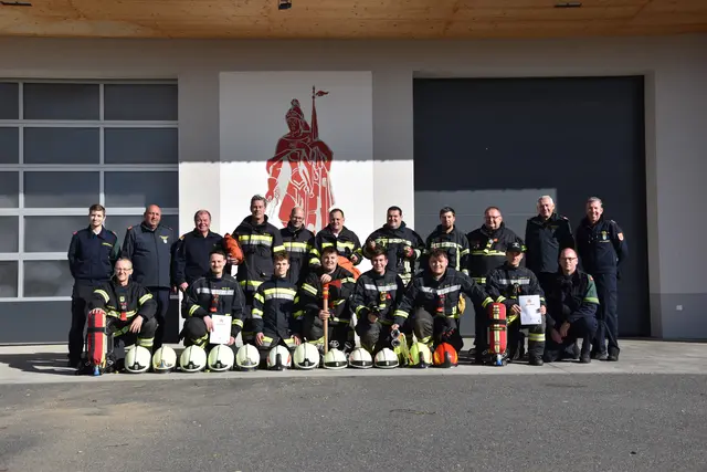 13 Kameraden stellten sich der Herausforderung Atemschutz - Ausbildungsprüfung. | Foto: FF Maissau