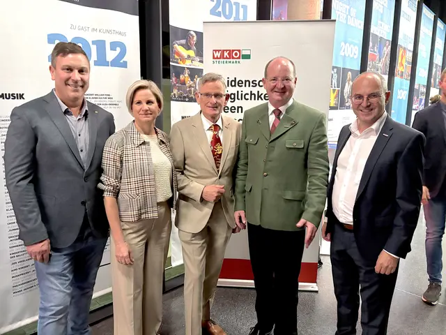 Vertreter von Wirtschaftsbund und Wirtschaftskammer: Werner Wild, Manuela Kuterer, Bernhard Stranzl, Herbert Ritter und Andreas Schlemmer (v. l.)  | Foto: MeinBezirk/Helmut Riedl
