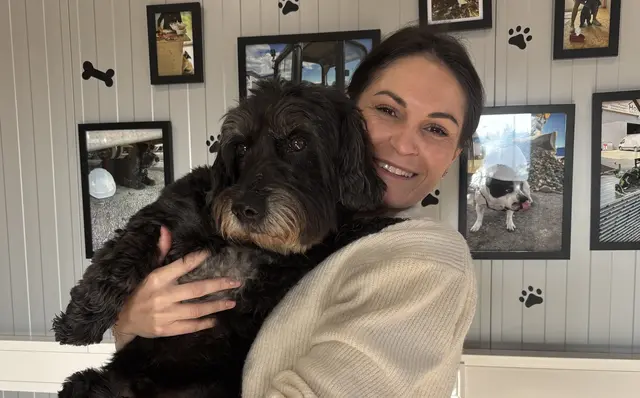 Eine liebevolle Pflege der flauschigen Tiere steht bei Jasmina Palko ganz oben. | Foto: MeinBezirk/Robert Glinik