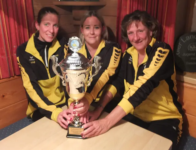 Der Sieg bei den Damen ging heuer an Birgit Kastner, Marina Mellitzer und Heidi Röck (v.l.). | Foto: Schneider