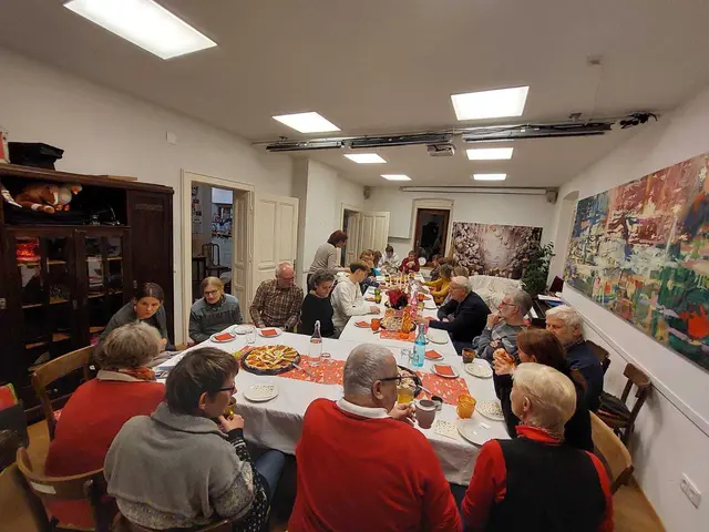 Auch das macht Chorsingen aus, das gesellige Beisammensein nach einer Probe. | Foto: Hafner Chor