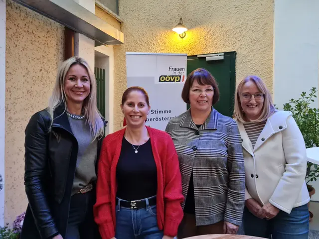 Lisa Aichinger (Obfrau Netzwerk der Gemeinderätinnen), Bianca Lehner (Obfrau ÖVP-Frauen Wels-Land), ihre Stellvertreterin Isolde Hauf und Andrea Niemetz (Finanzreferentin ÖVP-Frauen Wels-Land) freuten sich über den gelungenen Austausch beim Kinoabend. | Foto: OÖVP Wels-Land/Neudorfer