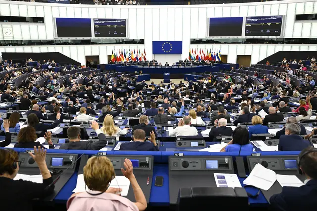 Das Europäische Parlament hat den Budgetvorschlag der Europäischen Kommission abgelehnt. Dieser sei zu sehr auf die großen Städte zentriert und verzerre den Wettbewerb. In Österreich hätte der Budgetvorschlag Auswirkungen auf die Agrarpolitik gehabt. | Foto: European Union 2025 - Source: EP/Philippe Stirnweiss