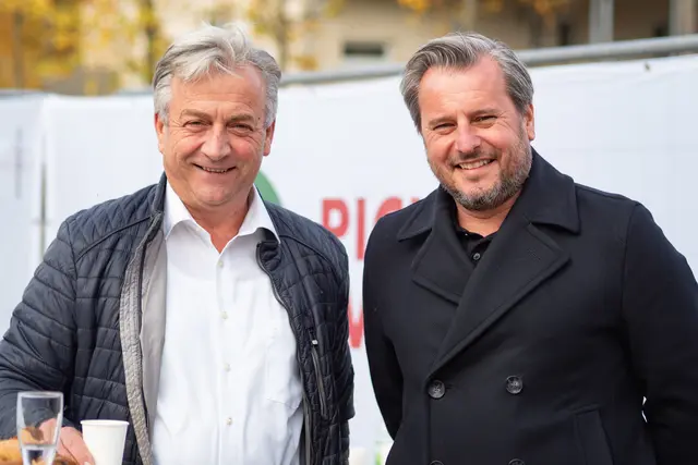 Bürgermeister Anton Prödl (l.) mit Manfred Pichler von Pichler Wohnbau | Foto: Michaela Hinterleitner