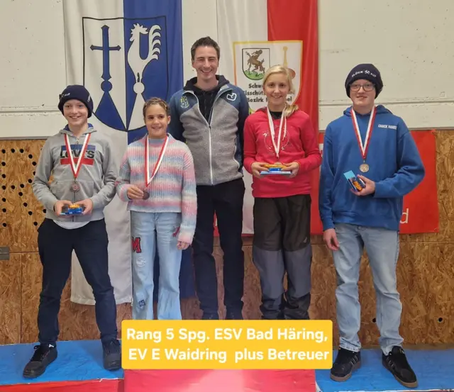 Rang 5 für die Spg Häring / Waidring Auswahl, mit ihren Betreuer Konstantin Knapp. vl. Johann Moser, Ramona Krepper, Konstantin Knapp, Pauline Egger und Rudi Moser. | Foto: Michaela Hanser, Roland Hanser, Michael Novák