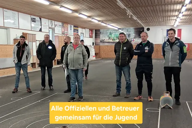 Alle gemeinsam für die Stocksport Jugend; vl. Martin Zelger, Heinz Födermayr, Michael Novák, Andi Aberger, Roland Hanser, Johann Rainer, Josef Resch und Konstantin Knapp;  | Foto: Michaela Hanser, Roland Hanser, Michael Novák