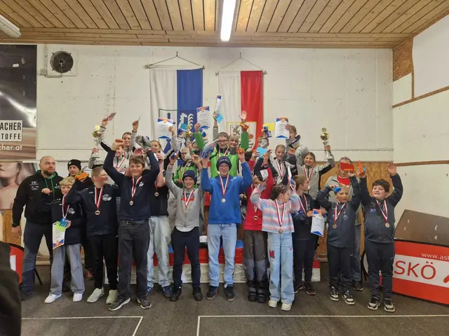 Alle Teilnehmer/innen gemeinsam mit den Offiziellen. | Foto: Michaela Hanser, Roland Hanser, Michael Novák