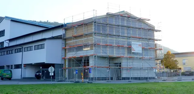 Die Bauarbeiten für die neue Ortsstelle der Bergrettung Axams sind in vollem Gange. | Foto: Bergrettung