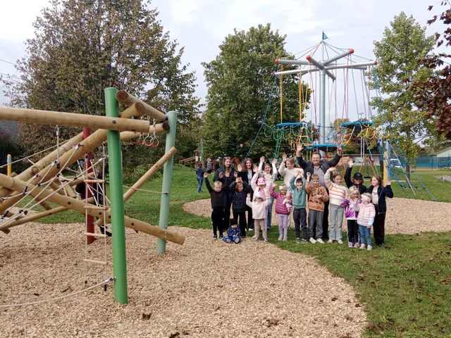 Die Erweiterung des Spielplatzes, der in der Nähe des Fußballplatzes und der Tennisanlage liegt, wurde ausgiebig gefeiert. | Foto: Gemeinde Ollersdorf