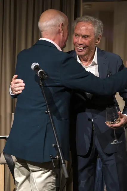 Auch Hit-Legende Peter Kraus gratulierte dem Jubilar. | Foto: Döllerer