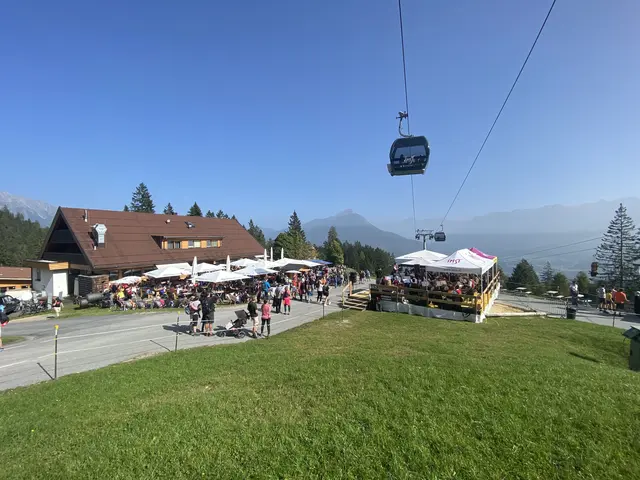 Beim Adlerfest in Hoch-Imst wurde für die Tumorforschung gespendet. | Foto: Imster Bergbahnen