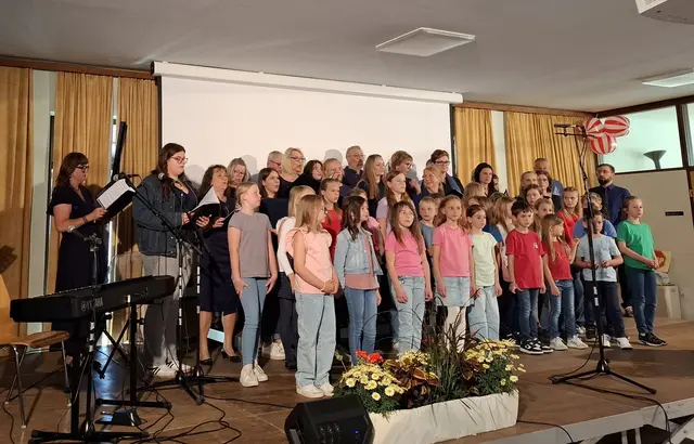 Soundgfühl tritt gerne mit dem Chor der Musikmittelschule Stallhofen auf. | Foto: Soundgfühl