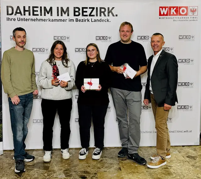 Andreas Juen, Eva Weinseisen, Carina Krismer, Fabian Rauter und Otmar Ladner bei der Preisvergabe. | Foto: WK Landeck
