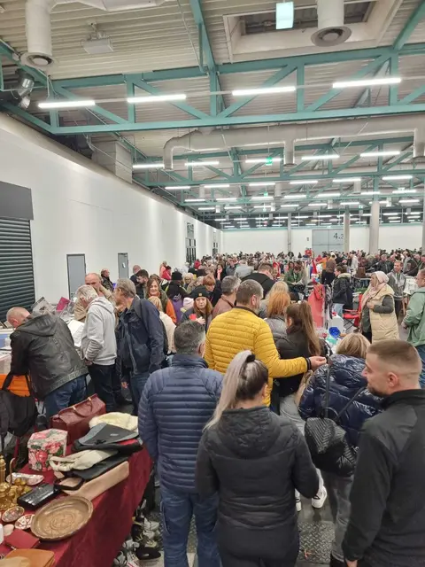 Der Rosenheimer Nachtflohmarkt öffnet am Samstag, 8. November, von 16 bis 22 Uhr wieder seine Tore. | Foto: Foto: SR Märkte