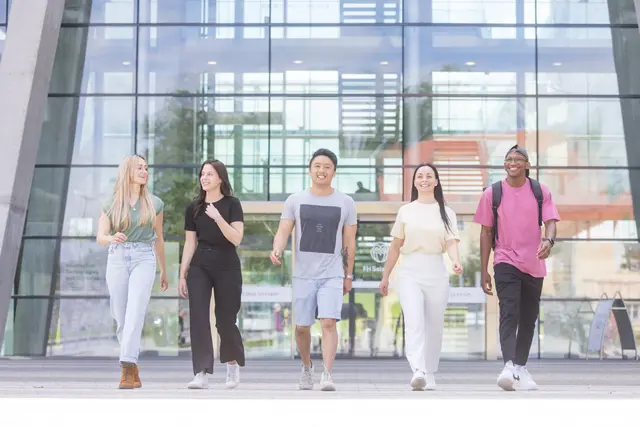 Mit 30. Oktober 2025 ist das Bewerbungsportal für das Studienjahr 2026/27 geöffnet. Interessierte können sich ab sofort für das Studium an der Fachhochschule Salzburg anmelden. | Foto: FH Salzburg/wildbild