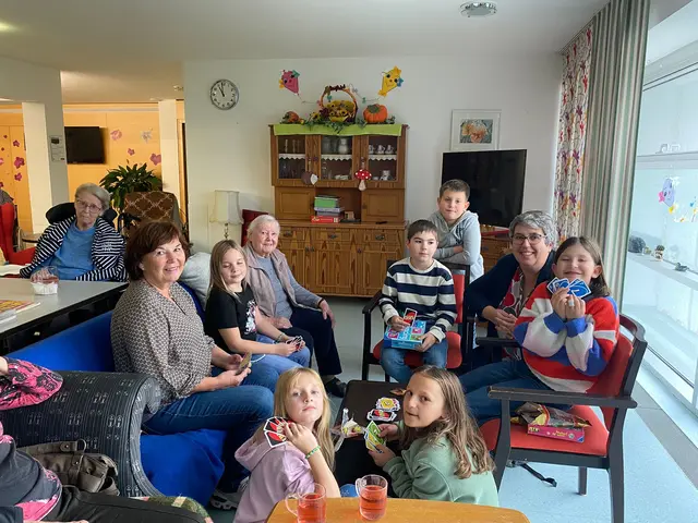 Die Kinder spielten gemeinsam mit den Bewohnern.  | Foto: Marktgemeinde