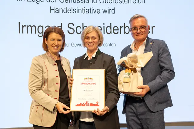 Michaela Langer-Weninger, Irmgard Schneiderbauer und Josef Lehner. | Foto: Land OÖ/Haag