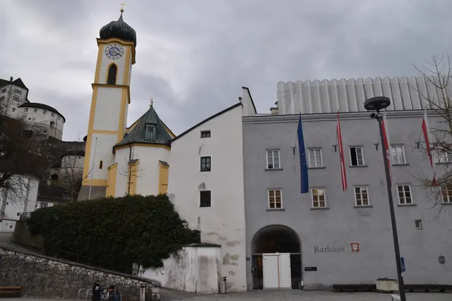 Dunkle Wolken über Kufsteins Rathaus: Der Jobwechsel von Vizebürgermeister Stefan Graf ruft Kritik seitens der Opposition hervor.  | Foto: Barbara Fluckinger