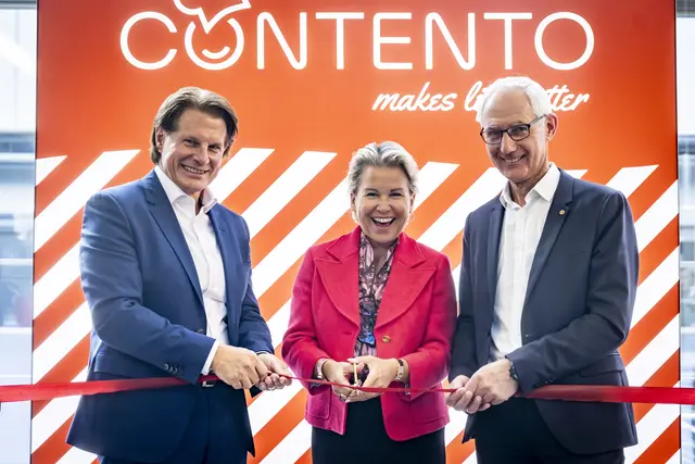 Geschäftsführer Simacek Gruppe Reinhard Poglitsch, Ursula Simacek CEO SIMACEK Holding und Vizerektor für Infrastruktur der Universität Innsbruck Manfred Lechner eröffneten offiziell das neue Tech Café Contento am Technik Campus. | Foto: Simacek/Hetfleisch