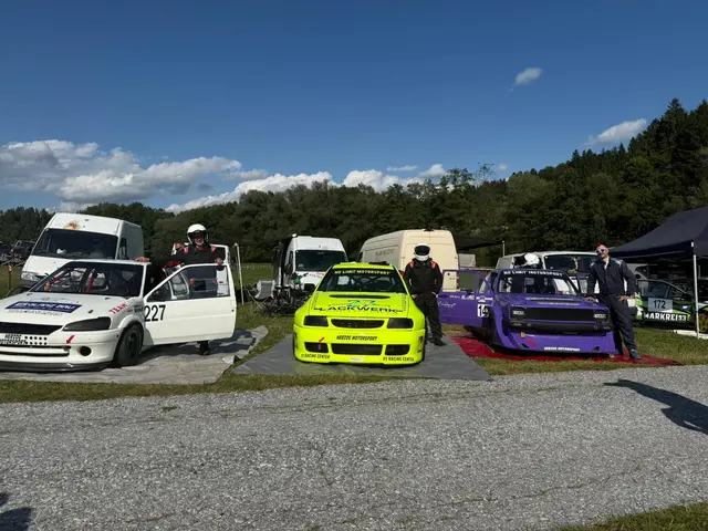 Sebastian Huber (rechts) holte sich in seiner ersten vollen Saison den Klassensieg. | Foto: No Limit Motorsport