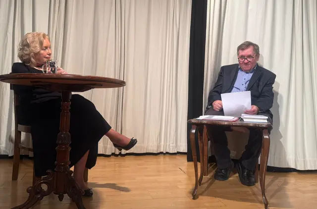 Buchpräsentation „Dauern“ von Mária Bátorová im Wiener Theaterkeller mit Moderator Erwin Matl im Oktober 2025 | Foto: Helene Levar