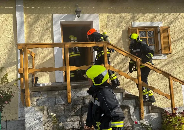 Die Feuerwehr Neustadtl wurde zu einem verrauchten Haus gerufen. | Foto: Bfkdo Amstetten / FF Neustadtl