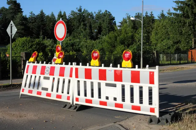 Auf der Teuchen Straße in Feldkirchen wurde eine Totalsperre veranlasst und die Karl-Ebner-Straße in Klagenfurt ist derzeit ebenfalls gesperrt. (Symbolfoto) | Foto: stock.adobe.com/at/pureshot 