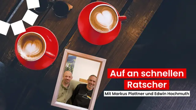 Markus Plattner und Edwin Hochmuth im Gespräch der MeinBezirk-Redaktion in Innsbruck – zwei prägende Figuren der Tiroler Theaterlandschaft. | Foto: MeinBezirk