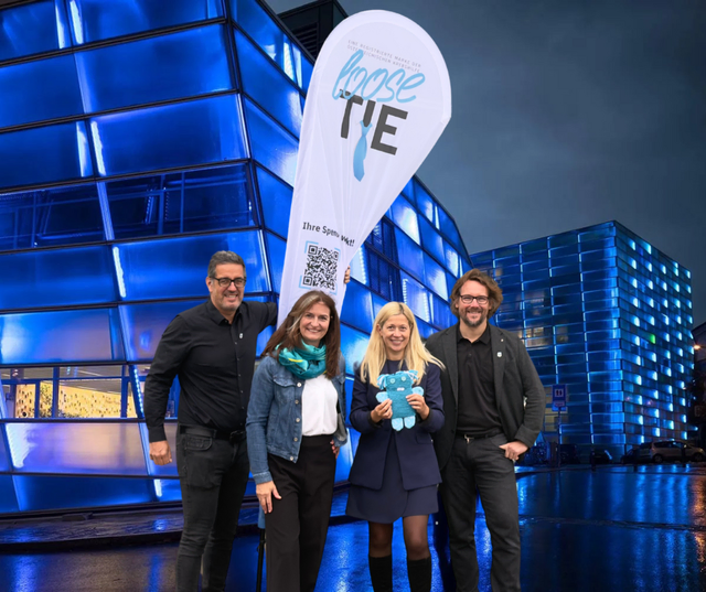 Christoph Kremer, Managing Director AEC, Maria Sauer, Geschäftsführerin Krebshilfe OÖ, Kulturstadträtin Doris Lang-Mayerhofer (ÖVP), Markus Jandl, kaufmännischer Geschäftsführer Ars Electronica (v.l.n.r.). | Foto: AEC/Bauernhandl