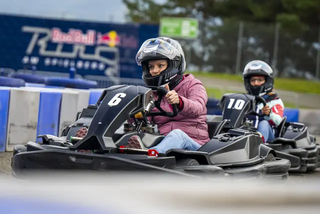 Der Start in den Karts. | Foto: Red Bull/Lucas Pripfl