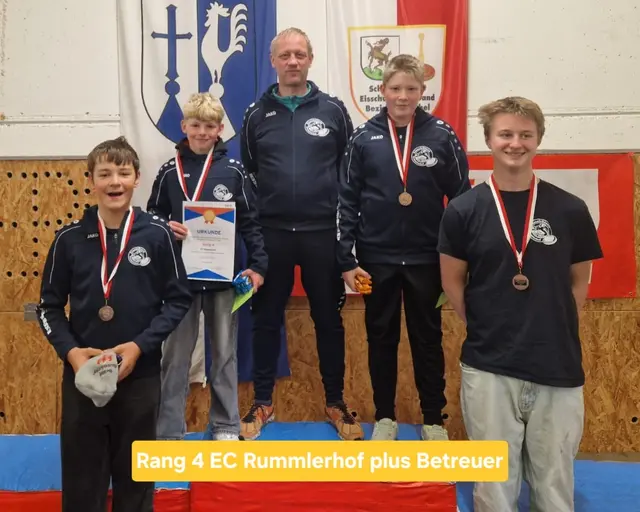 Rang 4  für EC Rummlerhof mit dem Betreuer Josef Resch. vl. Stephan Haselsberger, Simon Schaflechner, Josef Resch, Marcel Resch und Florian Laner. | Foto: Michaela Hanser, Roland Hanser, Michael Novák