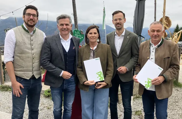 Thomas Gaber, Thomas Lösch, LAbg. Cornelia Izzo, Philipp Ozek und Franz Reithofer. | Foto: ÖVP Bruck-Mürzzuschlag