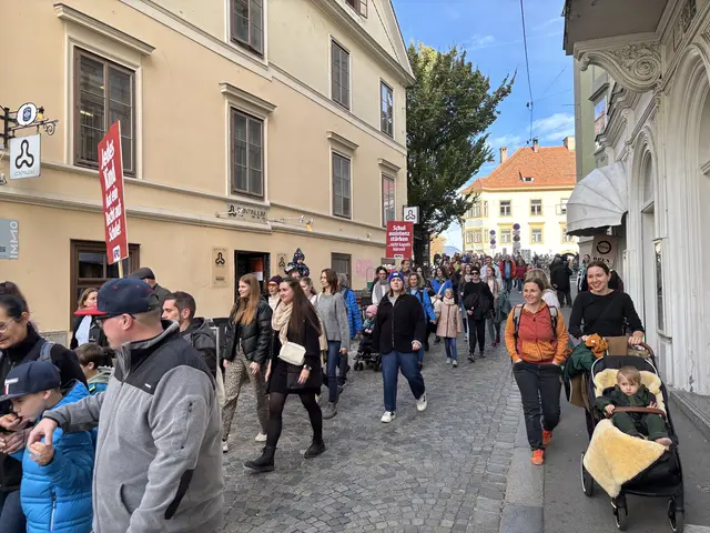 Der Protestmarsch führte vom Karmeliterplatz zum Grazer Hauptplatz.  | Foto: MeinBezirk/Markus Kropac