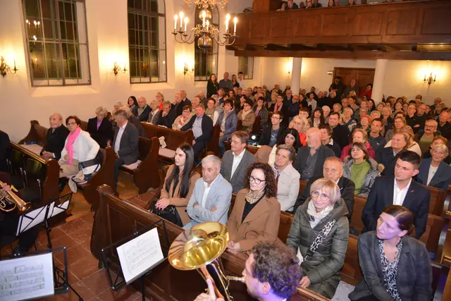 Zahlreiche Gäste waren gekommen, um der Präsentation beizuwohnen. | Foto: Gemeinde Loipersbach