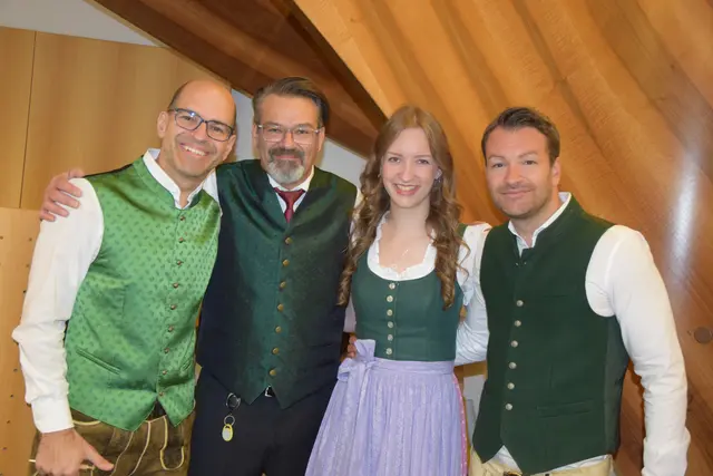 Herzlicher Empfang in der Raiffeisenbank Zirbenland. | Foto: MeinBezirk, RB/Anita Hartleb