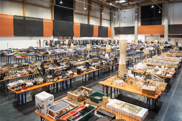 Der Flohmarkt ist ein Paradies für Schnäppchenjäger. | Foto: RK Ried