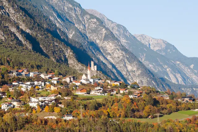 Unser herbstlicher Blick von unserer Wohnung aus nach Stanz (Geburtsort von Barockbaumeister Jakob Prandtauer). 
Gleichzeit entschuldige ich mich, dass ich den Tag der Regionauten übersehen hatte und bedanke mich deshalb verspätet für eure Treue und eure schönen Beiträge, welche diese Gemeinschaft so sehr bereichern. | Foto: © by Ing. Günter Kramarcsik
