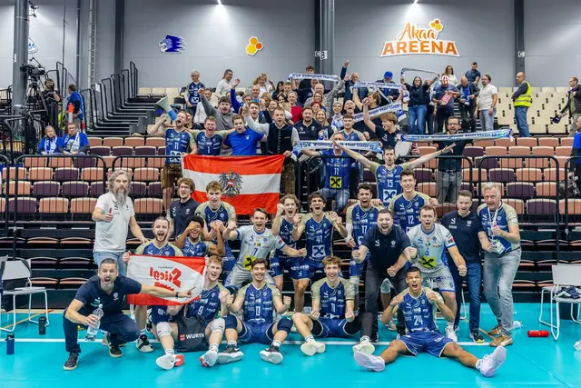 Großer Jubel bei den Hartberger Volleyballern: Nach einem packenden Duell in Akaa feiern Spieler und Fans gemeinsam den entscheidenden Erfolg im Golden Set und damit den größten internationalen Erfolg der Vereinsgeschichte. | Foto: CEV