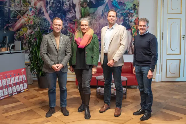 Salzachplan: Mehr Schutz und Lebensqualität entlang der Salzach. Neuer GF Martin Floss (3.v.li.) mit den Bürgermeister:innen Bernhard Auinger (Salzburg), Gabriella Gehmacher-Leitner (Anif) und Matthias Herbst (Elsbethen) | Foto: Stadt Salzburg/Rocio Escabosa