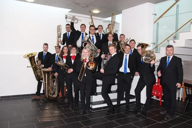 Der Waldhausener Wolfgang Rosenthaler (rechts) leitet seit zehn Jahren das Ensemble "GreinBrass" mit viel Engagement und Herzblut. | Foto: GreinBrass