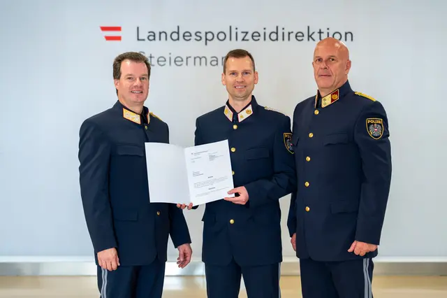 Landespolizeidirektor Gerald Ortner, Kontrollinspektor Reinhard Zirngast und Bezirkspolizeikommandant von Leibnitz Oberstleutnant Christian Zöhrer (v.l.) | Foto: LPD Stmk/Huber