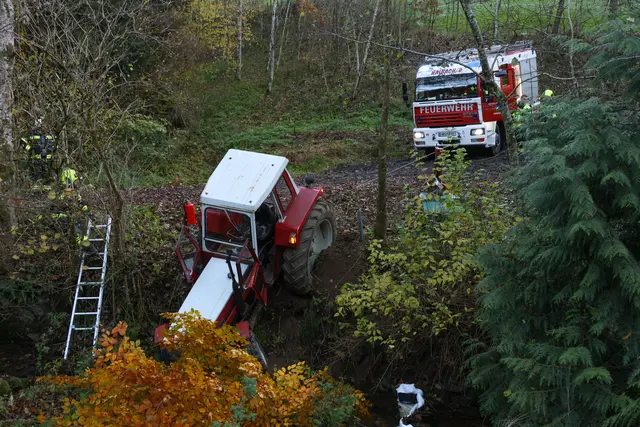 Wie es zu dem Unfall kam, ist vorerst noch unklar. Der 80-Jährige konnte gegenüber der Polizei keine Angaben zum Vorfall machen.  | Foto: laumat/Matthias Lauber