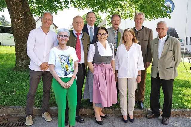 Der Vorstand des Hilfsdienstes Elixhausen (von links nach rechts): Stefan Kisters (Kooptiertes Mitglied), Marion Kirchlechner-Floretta, Werner Obertscheider,
Josef Zehentner (Obmann), Barbara Alzner, Franz Neumayer (Obmann Stv.),
Christa Santner (Schriftführerin), Christof Wagenhofer (Kassier) und Karlheinz Leitner. | Foto: Hilfsdienst Elixhausen