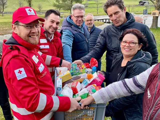 Die Vinzenzgemeinschaften Stubaital, die Caritas Tirol und das Rote Kreuz Innsbruck Land setzen ihre erfolgreiche Spendeninitiative „Ein Tal hilft“ fort. | Foto: Rotes Kreuz Innsbruck Land