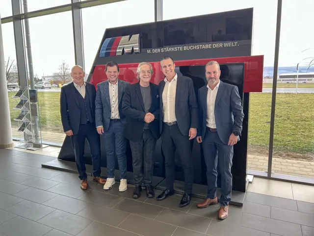 Übergabe in Bayern: Unterberger Geschäftsführer Josef Gruber, Fritz Unterberger junior, Sebastian Vogl, Gerald Unterberger und Vogl Geschäftsführer Jürgen Pöllner (v.l.). | Foto: Pertl/schloss