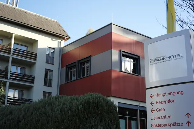 Vorübergehend in Breitenstein daheim: das Parkhotel Hirschwang. | Foto: Santrucek