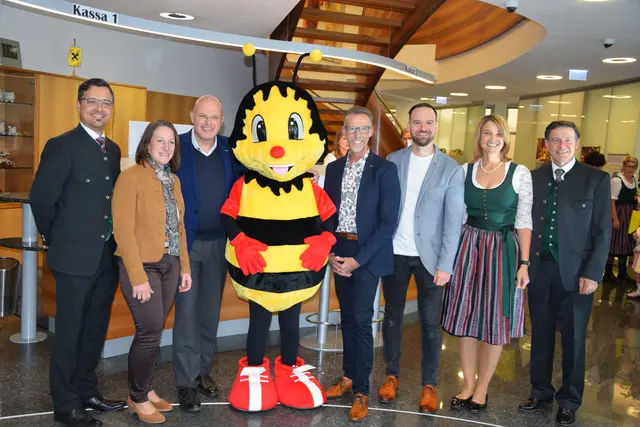 Die Vorstände Roland Kogler (l.), Margit Waldauer und Georg Moitzi (r.) konnten viele Gäste begrüßen. | Foto: MeinBezirk, RB/Anita Hartleb