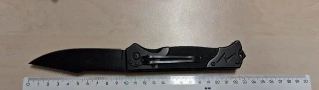 Gleich zwei Vorfälle mit Messern ereigneten sich am Westbahnhof. Bei einem 14-Jährigen konnte dieses Klappmesser sichergestellt werden. | Foto: LPD Wien