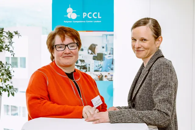 Geschäftsführerin Elisabeth Gadstätter (l.) bekommt Unterstützung von Sandra Schlögl, die mit 1. November die wissenschaftliche Leitung des PCCL übernimmt.  | Foto: Armin Russold